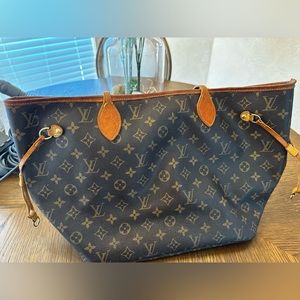 LV Neverfull MM tote bag